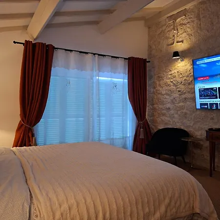 Casa Oksana Bed & Breakfast